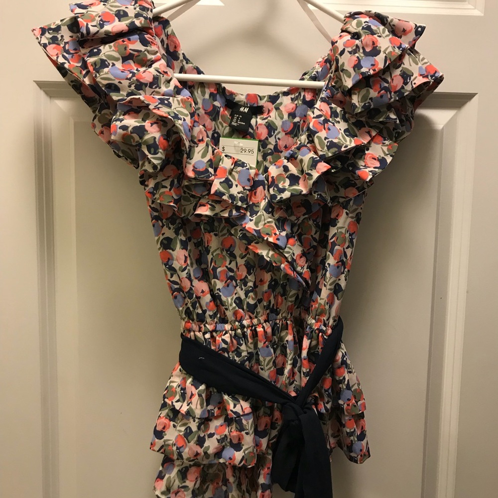 NWT Ruffled blouse H&M - Picture 2 of 6